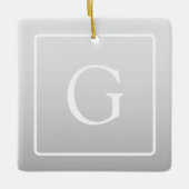 Subtiel Lichtgrijs Gradiënt Achternaam Monogram Keramisch Ornament (Voorkant)