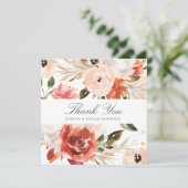 Subtiel rood en wit bloemenplein dank u kaart (Staand voorkant)
