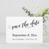 Subtiele, chic typografie op witte save the date (Staand voorkant)