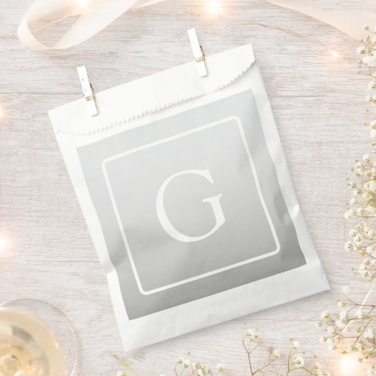 Subtiele lichtgrijze verloop achternaam monogram bedankzakje (Geknipt)