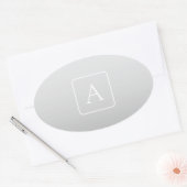 Subtiele lichtgrijze verloop achternaam monogram ovale sticker (Envelop)