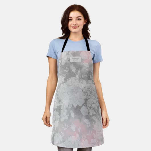 Subtle Blush Silver Floral Monogram schort (Gedragen)