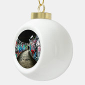 Subway graffiti keramische bal ornament (Rechts)