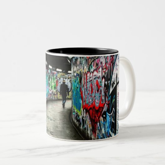 Subway graffiti tweekleurige koffiemok (Voorkant rechts)