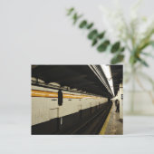 Subwegtunnel met tegelwand briefkaart (Staand voorkant)