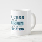 Succes is een reis, geen bestemming grote koffiekop (Voorkant rechts)