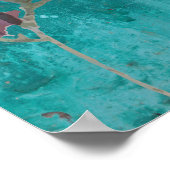 Succes Mooie Drie Maroon Bloemen op Blauw Poster (Hoek)