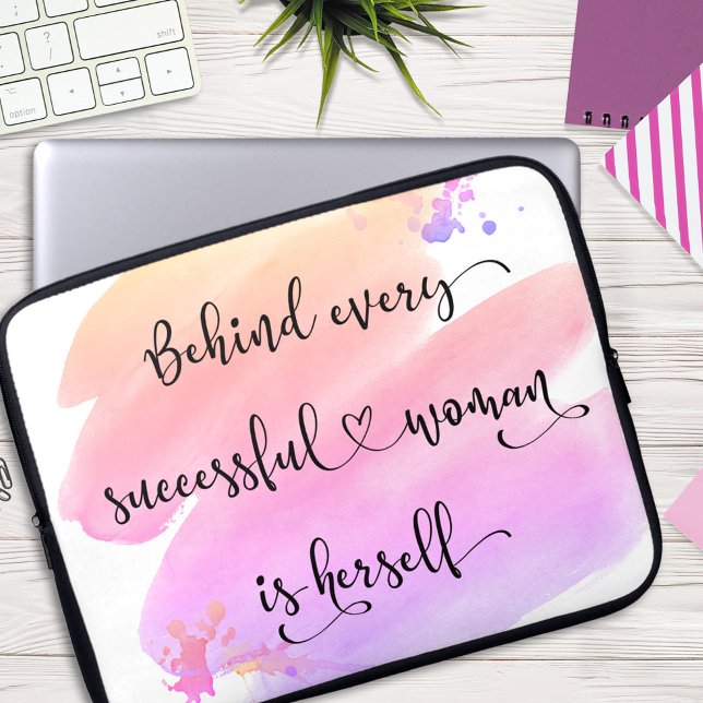 Succesvolle vrouw, roze Ombre Waterverf Typografie Laptop Sleeve (Creator heeft geüpload)