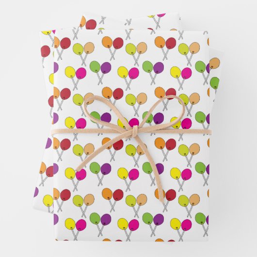 Suckers lolly's in groen, paarse, roze, geel inpakpapier vel (In situ)