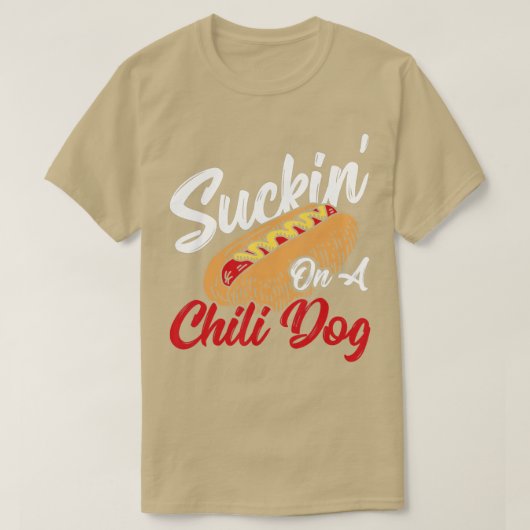 Suckin' op een kinderhond Chili Hot Dog T-shirt (Design voorkant)