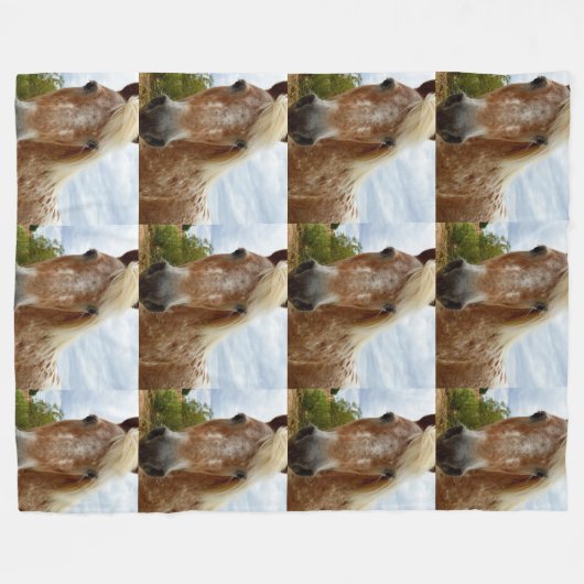 Sugar's Stride: De genade van de Appaloosa Fleece Deken (Voorkant (Horizontaal))