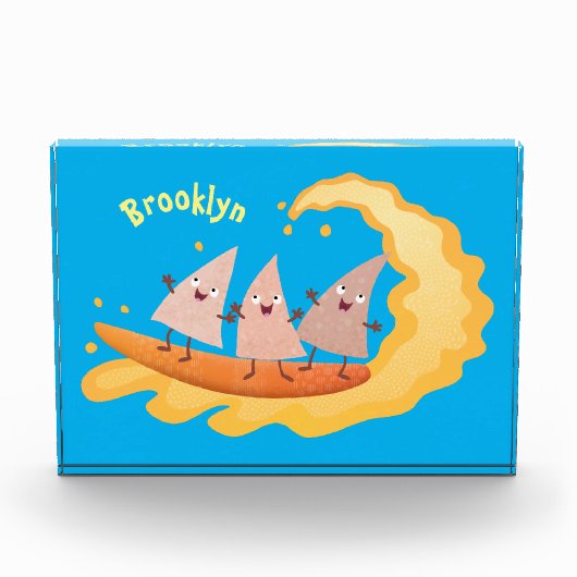 Suikernachos-maïschips surfende cartoon fotoblokken (Voorkant)