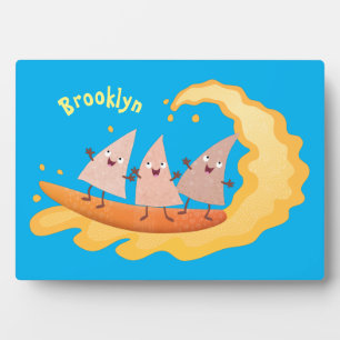 Suikernachos-maïschips surfende cartoon fotoplaat