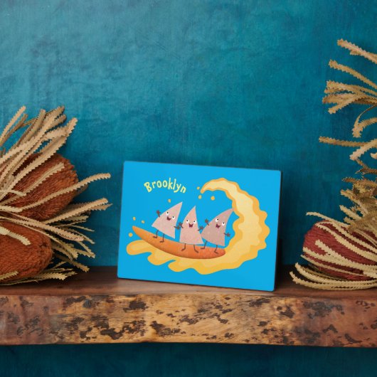 Suikernachos-maïschips surfende cartoon fotoplaat (Zijkant)