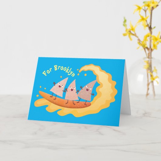 Suikernachos-maïschips surfende cartoon kaart (Gele Bloem)