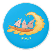 Suikernachos-maïschips surfende cartoon keramische knop (Voorkant)