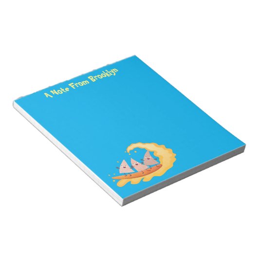 Suikernachos-maïschips surfende cartoon notitieblok (Schuin)