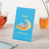 Suikernachos-maïschips surfende cartoon reclamebord met voetstuk (Insitu)