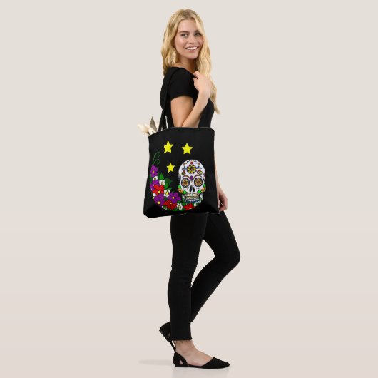 Suikerschedel, bloemen en sterren tote bag (Op model)