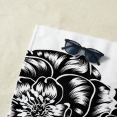 Suikerschedel met bloemen in zwart-wit strandlaken (In situ)