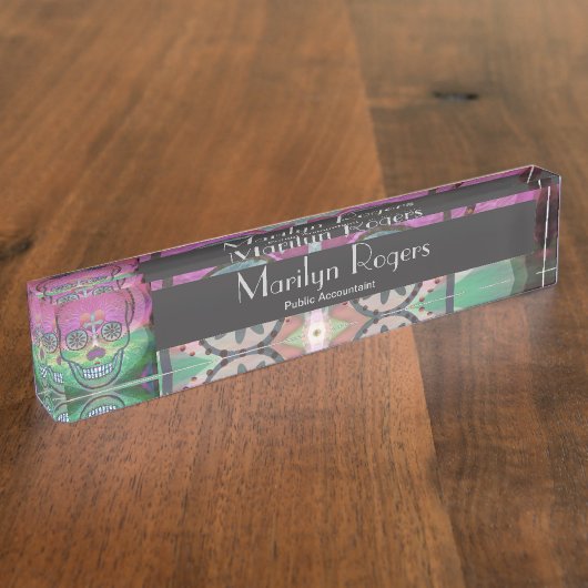 Suikerschedel met regenboogkleurige achtergrond naambordje (Zijkant)