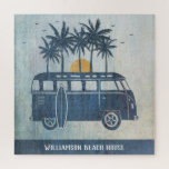 Summer Beach House Retro Surf Van Legpuzzel<br><div class="desc">Heb een zomerplezier met deze retro-achtige zomersurfer van het strand. Monogrammed met jouw naam of andere tekst. Ideaal voor vakantiehuren.</div>