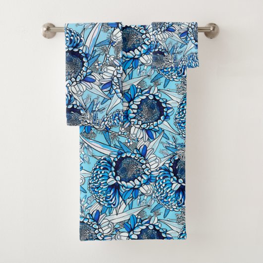 Summer Blue Waratah Florals Bad Handdoek (Insitu)