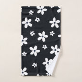 Summer Boho Black White Daisy Flowers Bad Handdoek (Handdoek)