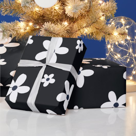 Summer Boho Black White Daisy Flowers Cadeaupapier (Feestdagen)