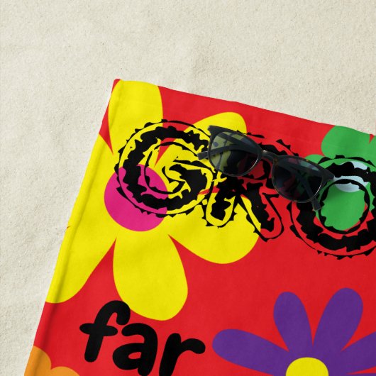 Summer Camp Beach Towel Flower Groovy Beer Strandlaken (In situ)