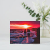Summer Crimson Sunset Sky Vibrant Rocky Beach Briefkaart (Staand voorkant)