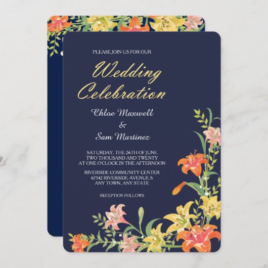 Summer Daylilies on Navy Blue Wedding Invitation Kaart (Voorkant / Achterkant)