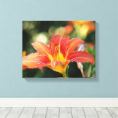 Summer Daylily Canvas Print (Insitu (Houten vloer))