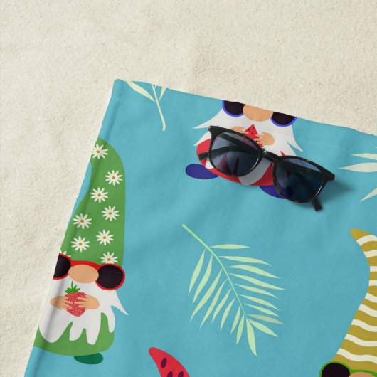 Summer Gnomen Holding Fruits Pattern Custom Strandlaken (In situ)