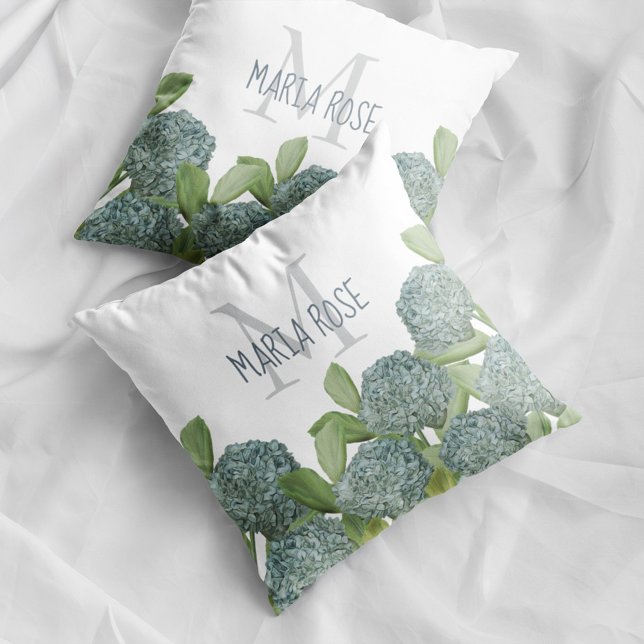 Summer Hydrangea Flowers Chic Elegant Kussen (Blue hydrangea floral monogram pillow with personalized name botanical home decor accent.)