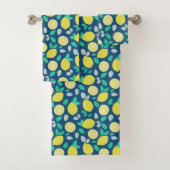 Summer Lemon Pattern in Navy Blue Bad Handdoek (Insitu)