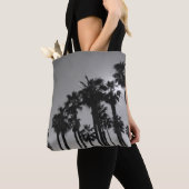 Summer Ocean Palms Black en White Photography Tote Bag (Dichtbij)