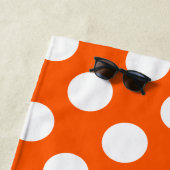 Summer Oranje en White Polka Dot Personalized Strandlaken (In situ)