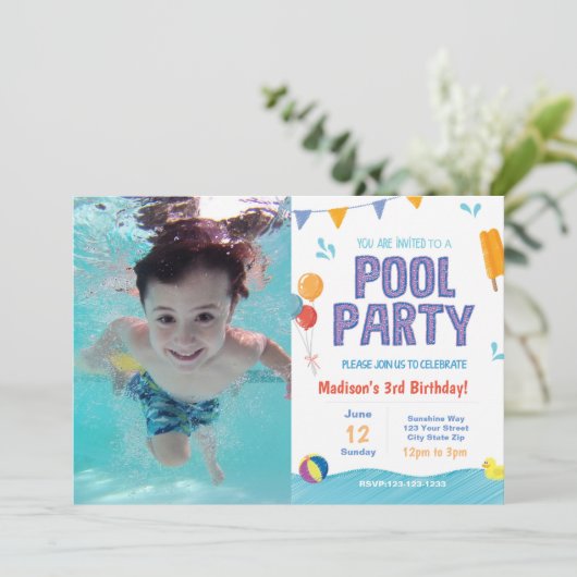 Summer Pool Party Verjaardag Uitnodigen met afbeel Kaart (Staand voorkant)