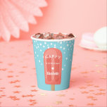 Summer Popsicle Kids Birthday Party Personalized Papieren Bekers<br><div class="desc">Deze leuke,  gepersonaliseerde papierbekertjes zijn ontworpen om aan te sluiten bij de uitnodigingen van de verjaardagsfeestjes van onze kinderen,  en bieden een felle koraalpop met de woorden "Happy Birthday [Name]" in witte retro-letters met een hart.</div>