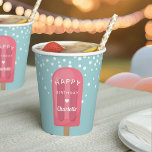 Summer Popsicle Kids Birthday Party Personalized Papieren Bekers<br><div class="desc">Deze leuke,  gepersonaliseerde papierbekertjes zijn ontworpen om aan te sluiten bij de uitnodigingen van de verjaardagsfeestjes van onze kinderen,  en hebben een roze lichtroze pop met de woorden "Happy Birthday [Name]" in witte retro-letters met een hart.</div>