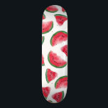 Summer Red Green Watermelon Waterverf Pattern Persoonlijk Skateboard<br><div class="desc">Dit artsachtige en moderne patroon is perfect voor de zomermaanden. Het toont een patroon van de handverfrode, groene, en zwarte waterverf watermeloen op een eenvoudige witte achtergrond. Het is cool, schattig en trendy! ***BELANGRIJKE NOTA VAN HET ONTWERP: Voor om het even welk verzoek van het douaneontwerp zoals passende productverzoeken, kleurenveranderingen,...</div>