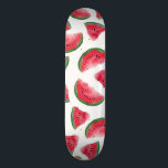 Summer Red Green Watermelon Waterverf Pattern Persoonlijk Skateboard<br><div class="desc">Dit artsachtige en moderne patroon is perfect voor de zomermaanden. Het toont een patroon van de handverfrode, groene, en zwarte waterverf watermeloen op een eenvoudige witte achtergrond. Het is cool, schattig en trendy! ***BELANGRIJKE NOTA VAN HET ONTWERP: Voor om het even welk verzoek van het douaneontwerp zoals passende productverzoeken, kleurenveranderingen,...</div>
