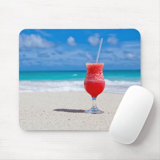 Summer Red Strawberry Margarita On Tropical Beach Muismat (Met muis)