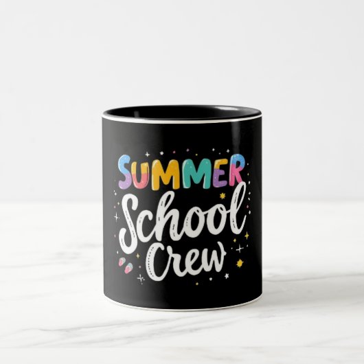 Summer School Crew Mug – Fun Teacher&Student Gift Tweekleurige Koffiemok (Center)
