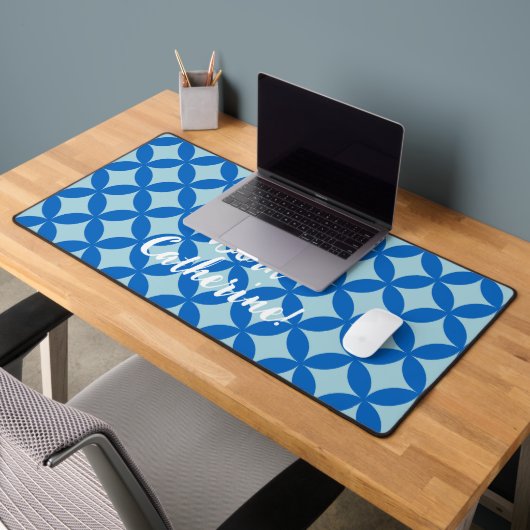 Summer tile with azure circles on baby blue bureaumat (Kantoor 2)