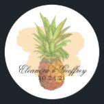 Summer Tropical Pineapple Coastal Wedding Ronde Sticker<br><div class="desc">Zomer Tropische Ananas Kustbruiloft Stickers met een zoete waterverf ananas en uw aangepaste tekst. Klik op de link "verder aanpassen" en gebruik de ontwerptool om het ontwerp aan te passen om het ontwerp verder te personaliseren. Neem contact met ons op als je hulp nodig hebt of overeenkomende objecten.</div>