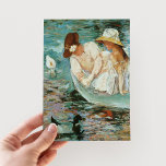 Summertime | Mary Cassatt Briefkaart<br><div class="desc">Summertime (1894) door de Amerikaanse impressionist Mary Cassatt. Origineel kunstwerk is een oliesschilderij op canvas dat een portret van 2 vrouwen op een boot omringd door eenden toont. Gebruik de ontwerphulpmiddelen om douanetekst toe te voegen of het afbeelding te personaliseren.</div>