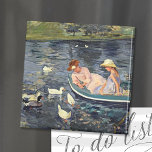 Summertime Twee | Mary Cassatt Magneet<br><div class="desc">Summertime 2 (1894) door de Amerikaanse impressionist Mary Cassatt. Origineel kunstwerk is een oliesschilderij op canvas dat een portret van 2 vrouwen op een boot omringd door eenden toont. Gebruik de ontwerphulpmiddelen om douanetekst toe te voegen of het afbeelding te personaliseren.</div>