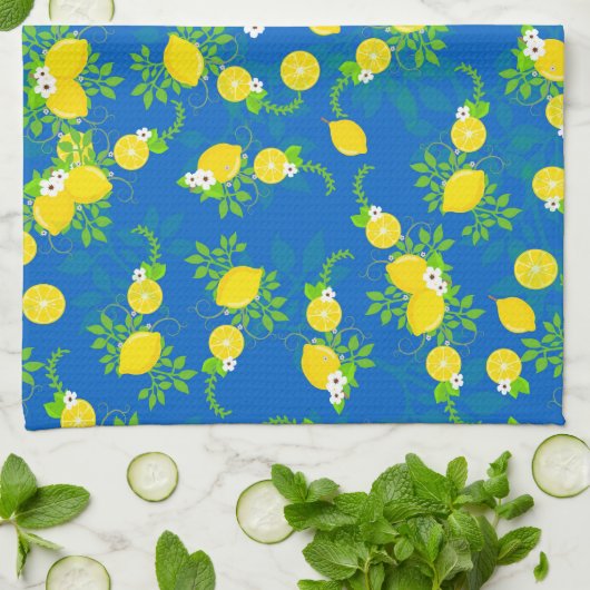Summery Blue en Yellow Lemons Floral Pattern Theedoek (Gevouwen)